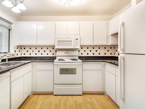 4th image of 320 Peninsula Ave
