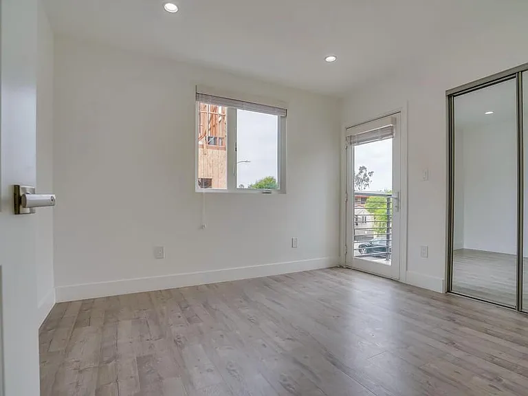 2300 Carmona Ave — Photo 27
