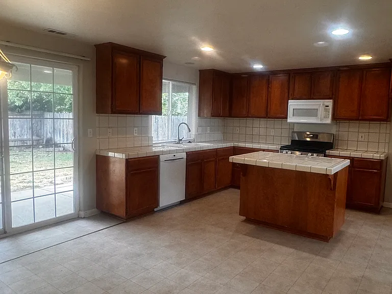 2462 Saint James Way — Photo 7