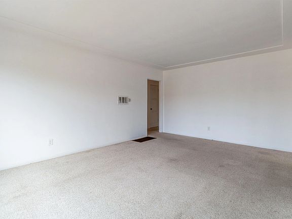 4th image of 4460 Narragansett Ave