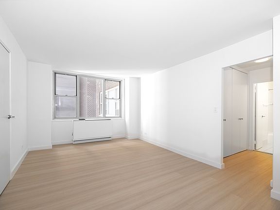 5th image of 166 E 34th St #1011