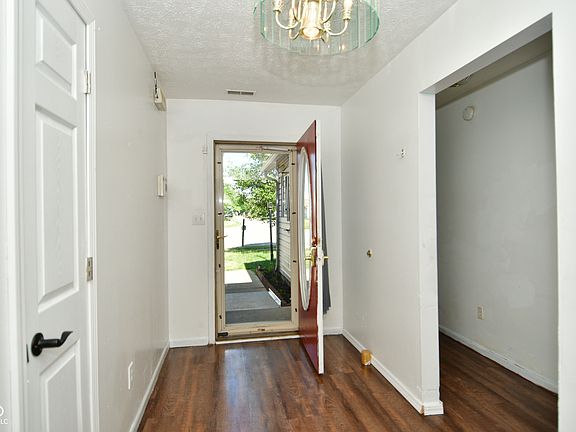 2nd image of 2214 Leaf Dr