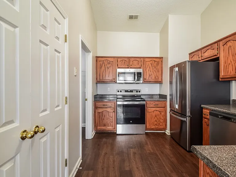 1708 Cherry Creek Dr — Photo 8