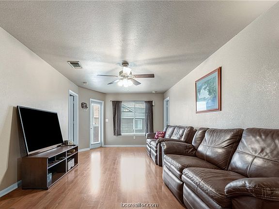 2nd image of 523 Parkway #304