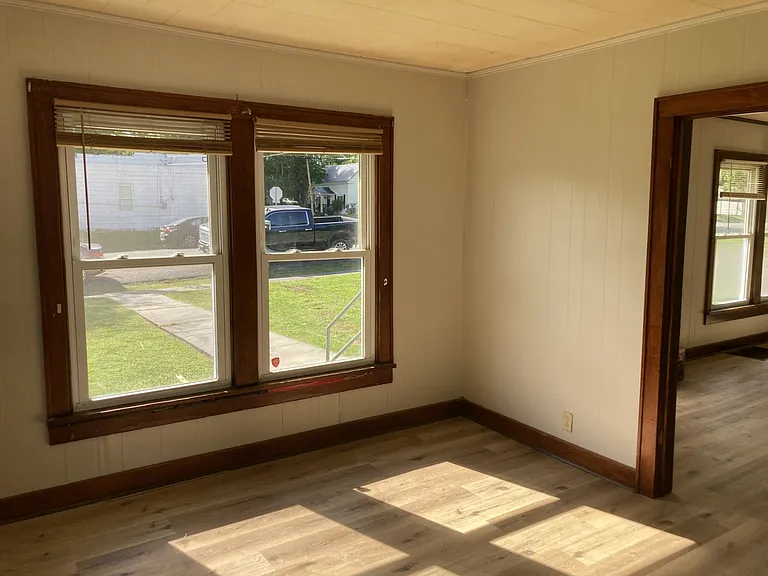 101 Freeman Ave — Photo 4
