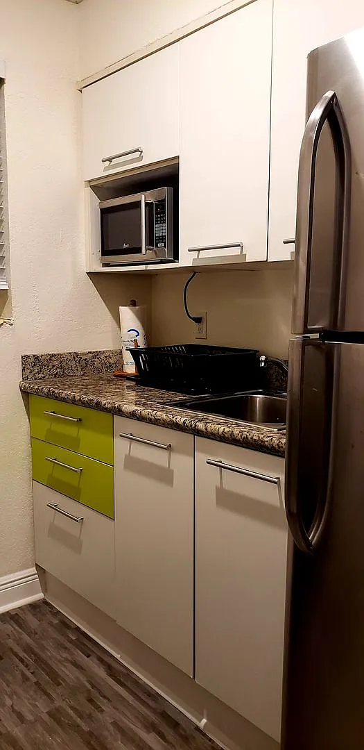 903- Sapphire Apartments — Photo 3