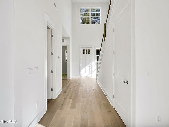 3rd image of 5138 Fernwood Drive