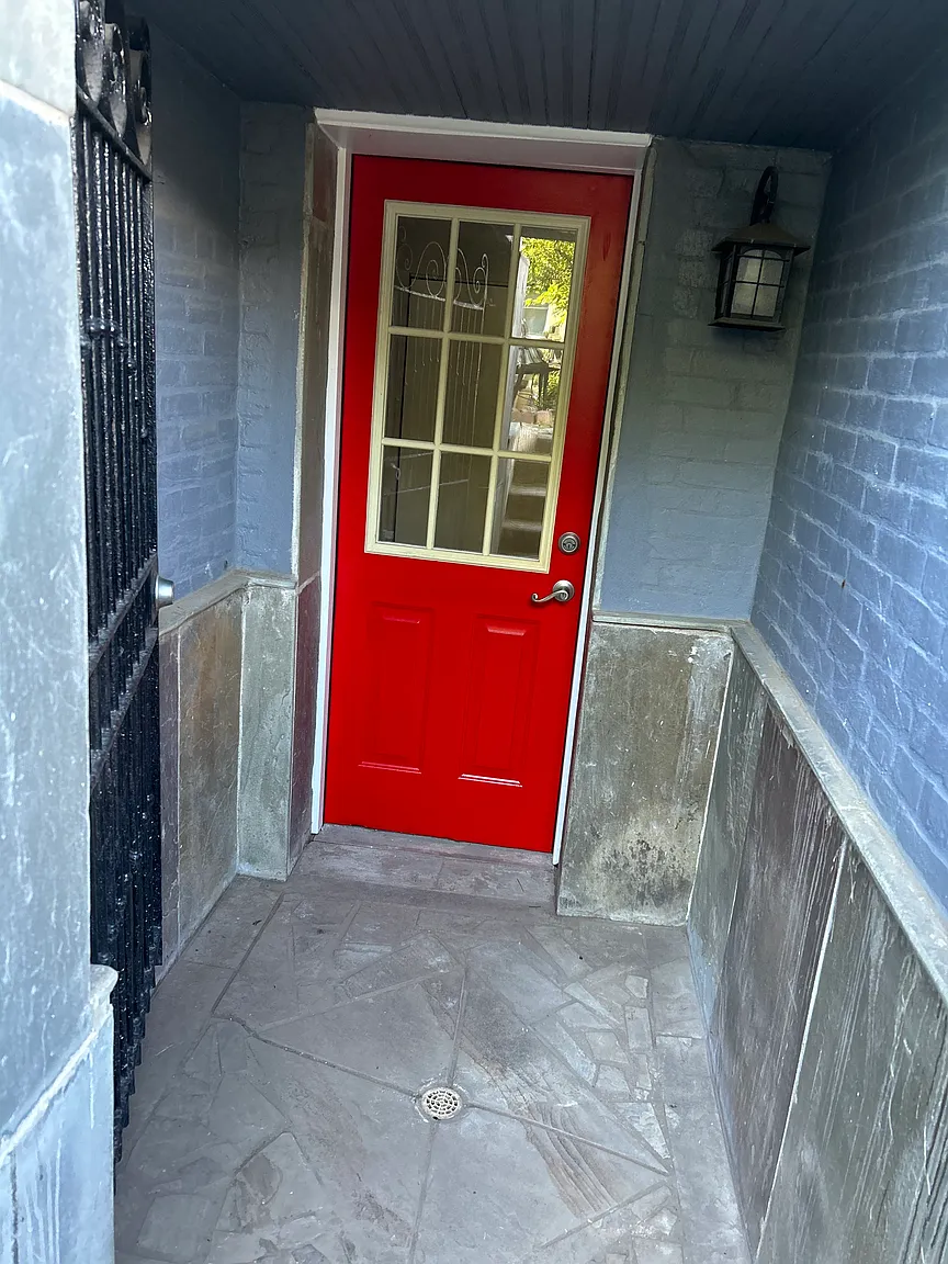 18 R St NE photo 1