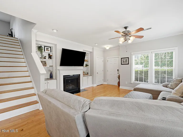 105 Moultrie Ln — Photo 9