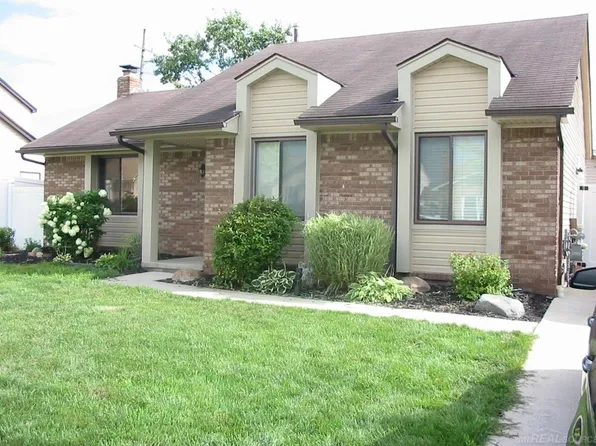 25806 Mary St, Chesterfield, MI 48051