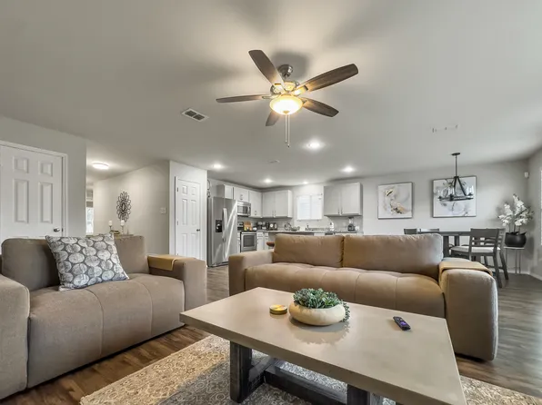 1809 Christopher Creek Dr, Little Elm, TX 75068