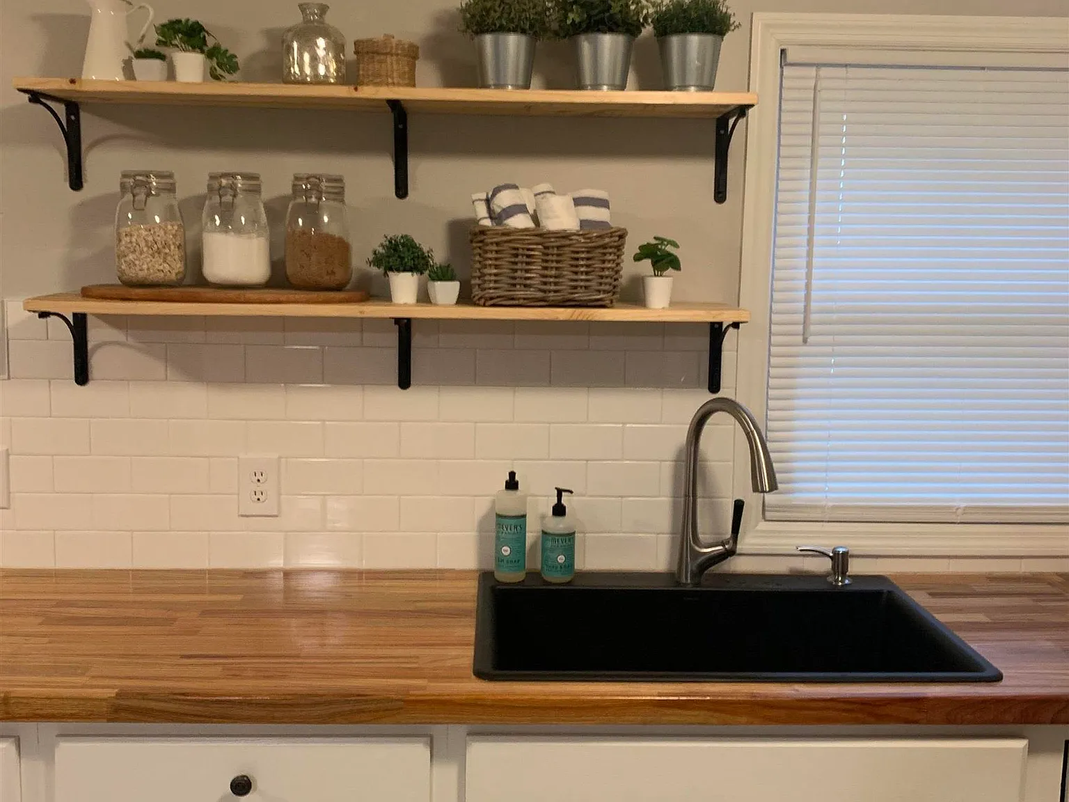 3 bed, 1.0 bath, 1200 sqft, $1,350 — Photo 4