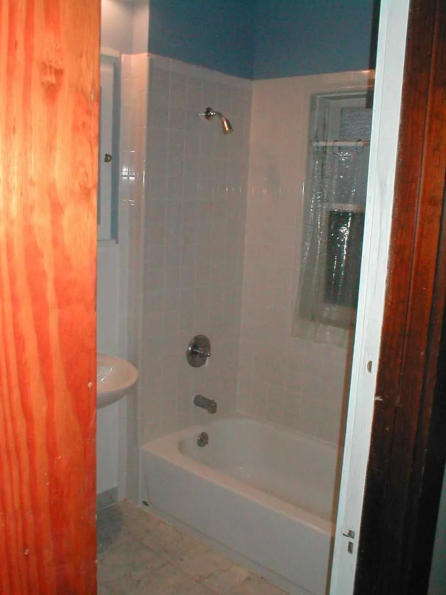 Building Photo - 302 W Grand Ave #2