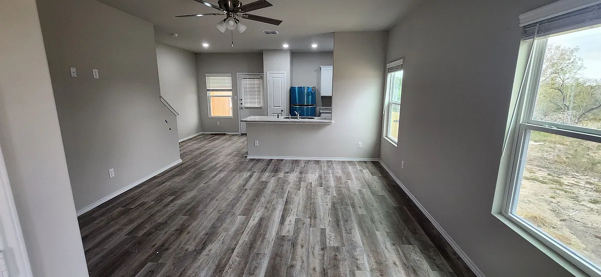 Building Photo - 553 Ryan Dr #553