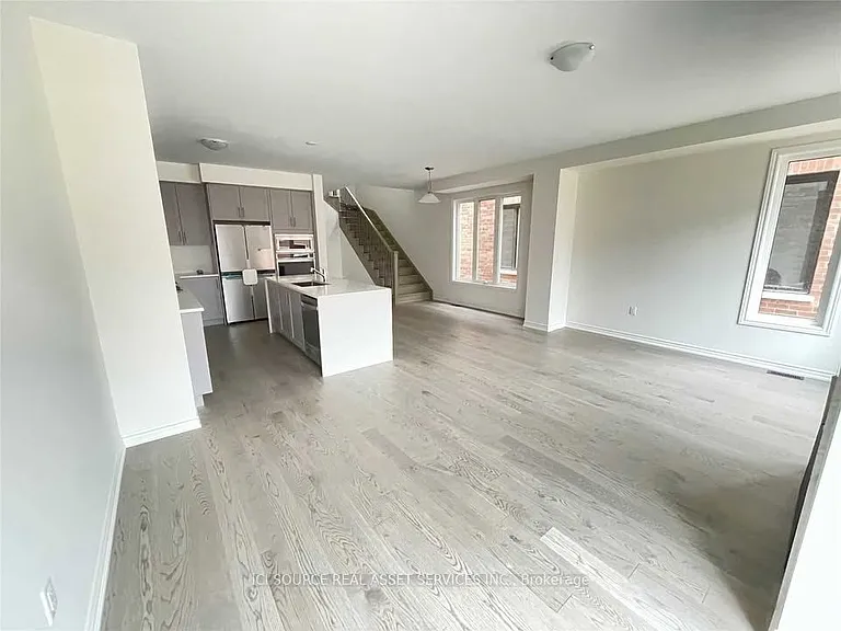 33 Macpherson St — Photo 9