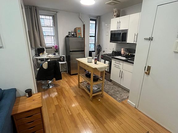 3rd image of 216 E 36th St APT 3F