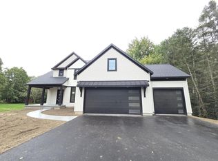 8234 Cascade Rd SE, Ada, MI 49301