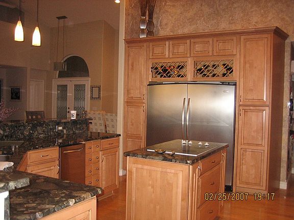Brand NEW kitchen w/stainless appliaces & granite