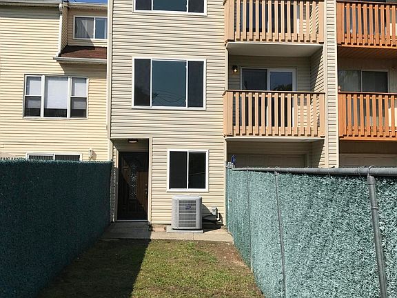 2nd image of 16 Alexsandra Ct