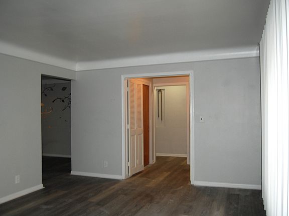 5th image of 21641 Cloverlawn Ave