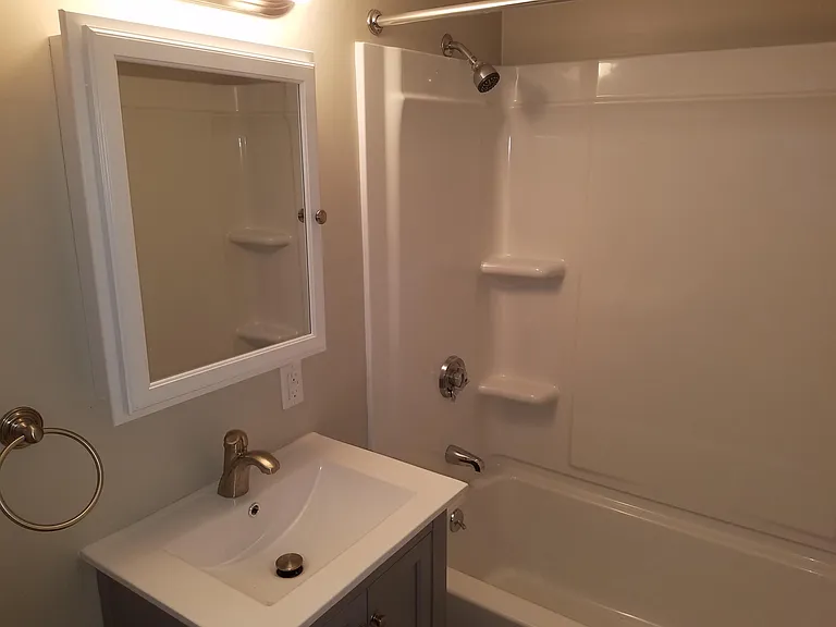 171 Peirce St #C — Photo 8