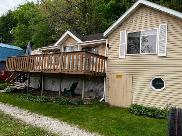 25543 206th Ave, Manchester, IA 52057