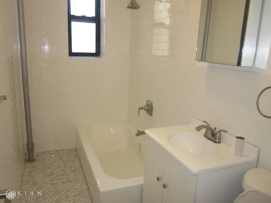 Rented by Kian Realty | media 10