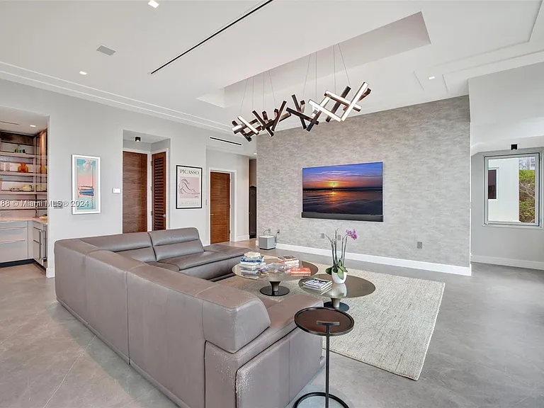 305 Oak St — Photo 39