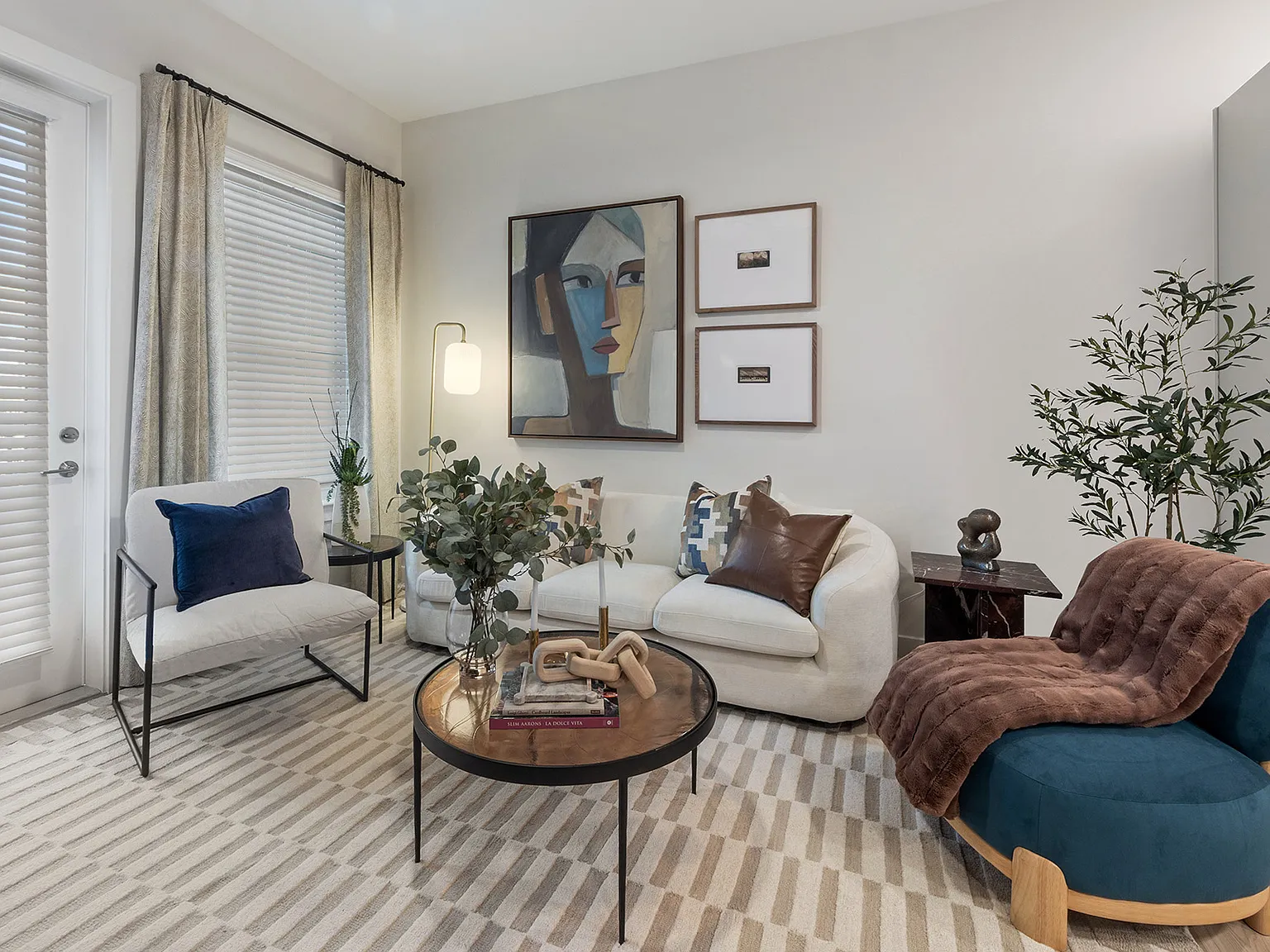 The Residence Peninsula Apartments — Photo 2