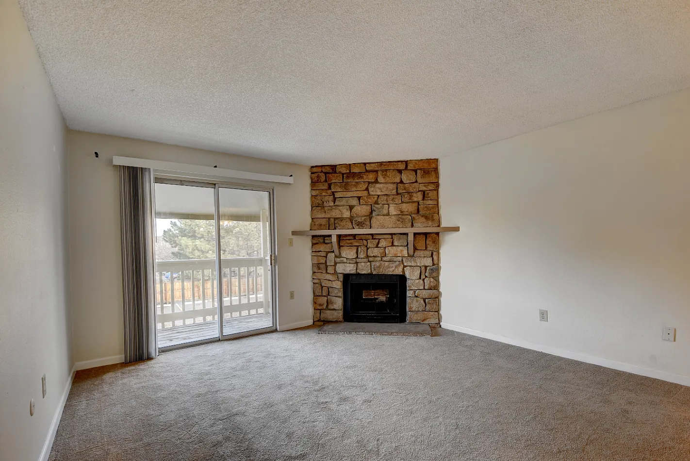2 bed, 2.0 bath, 904 sqft, $1,475 — Photo 2