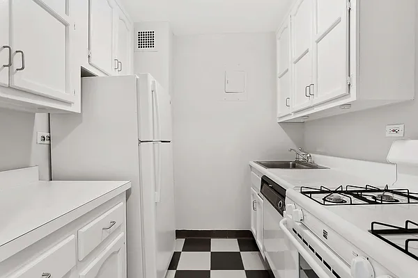 Rented by Compass | media 2