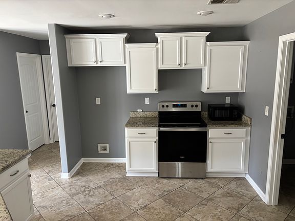 3rd image of 790 Saddle Creek Cv