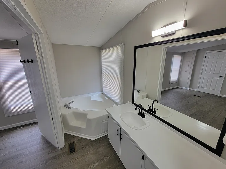 4 Edge St — Photo 17