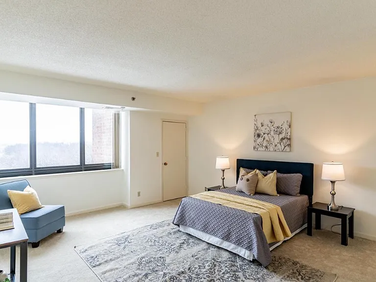 Crystal Dr — Photo 10