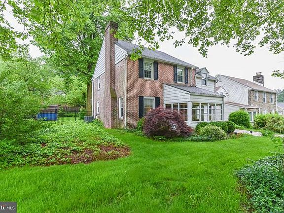 3rd image of 49 W Salisbury Dr