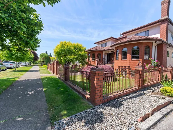 2411 E 39th Ave, Vancouver, BC V5R 2V4