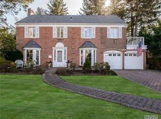 106 Old Mill Rd, Manhasset, NY 11030