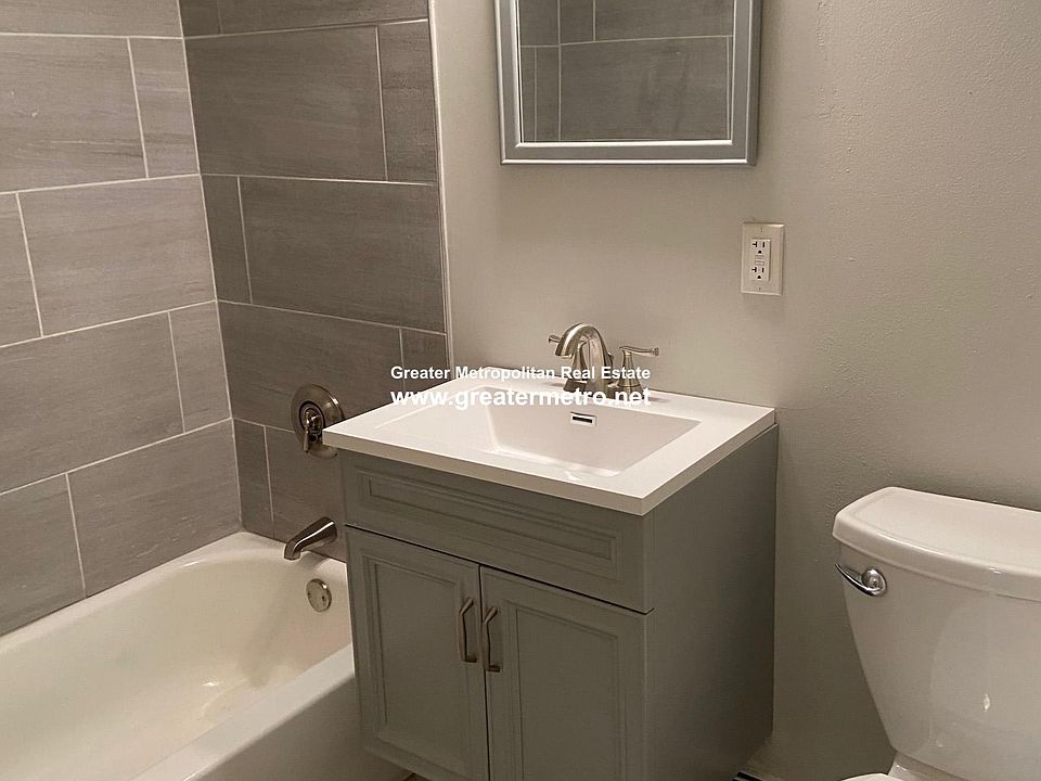 2nd image of 919 E 2nd St #3