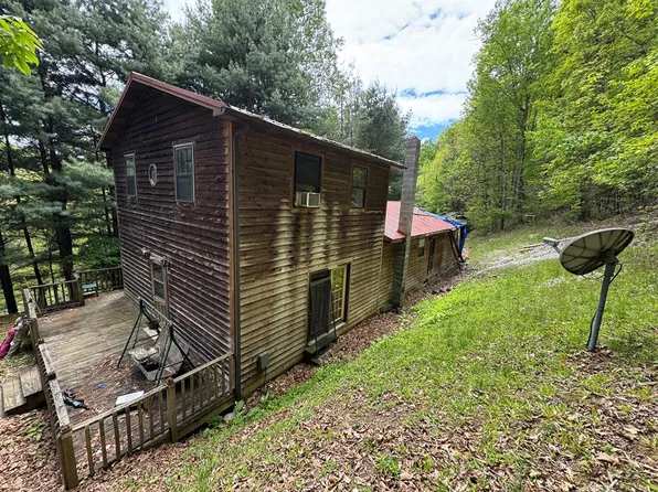 589 Brunty Hollow Rd, Fairdale, WV 25839