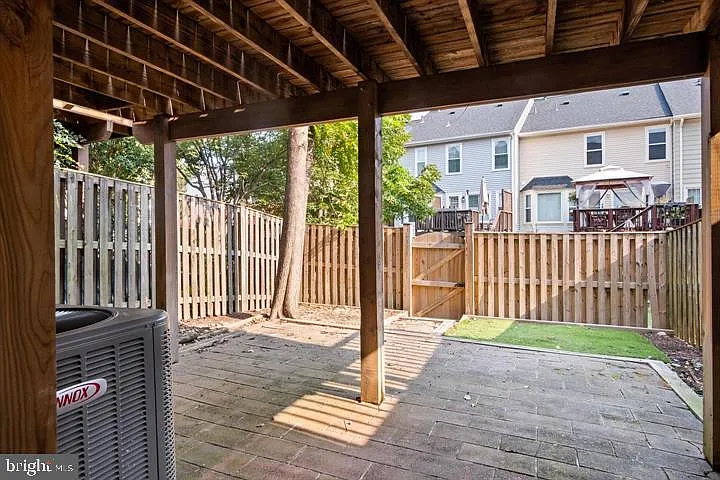 7439 Heatherfield Ln — Photo 28