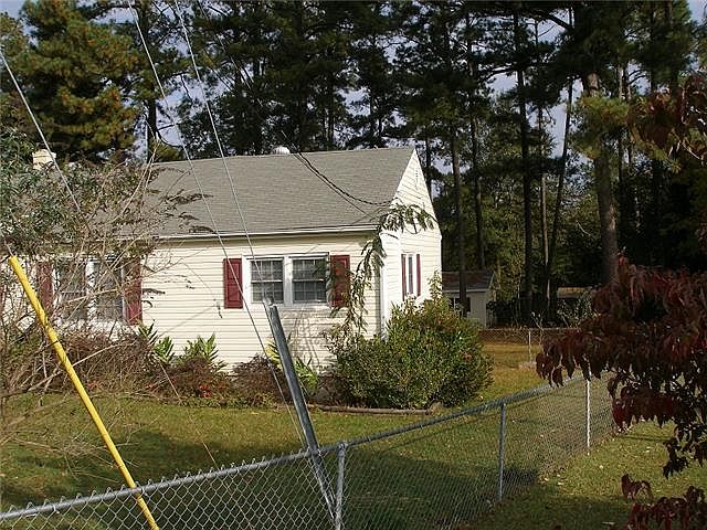 2nd image of 702 Powell Dr
