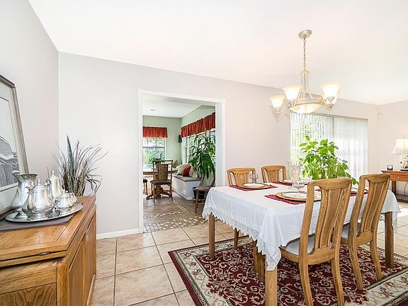 3rd image of 113 Albrighton Dr