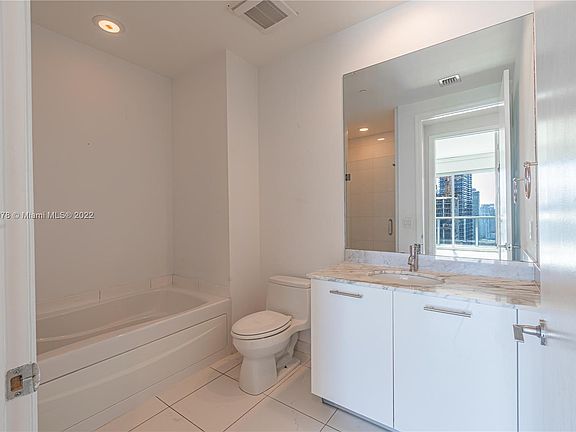 4th image of 55 SE 6th St #1