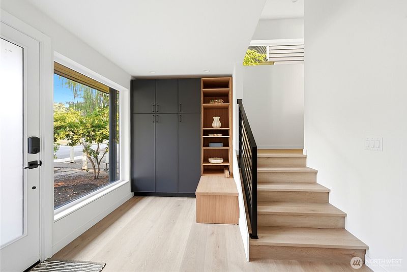 5th image of 5301 49th Avenue SW