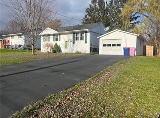 110 Cedarwood Blvd, Baldwinsville, NY 13027