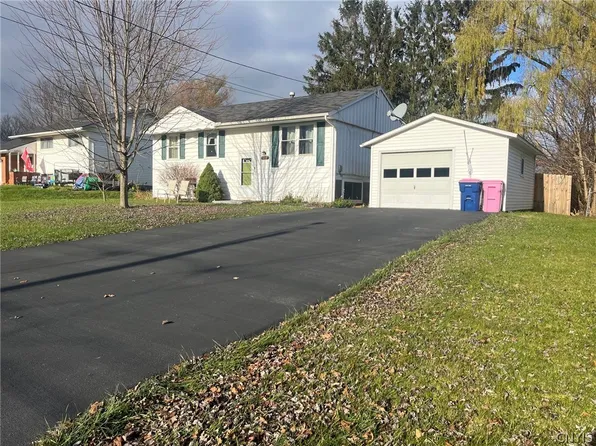 110 Cedarwood Blvd, Baldwinsville, NY 13027