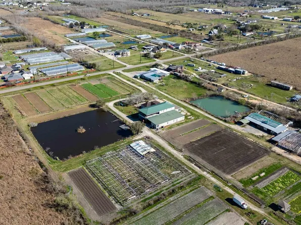 7954 County Road 121, Rosharon, TX 77583