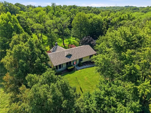 3901 NE Hill Haven Rd, Kansas City, MO 64117