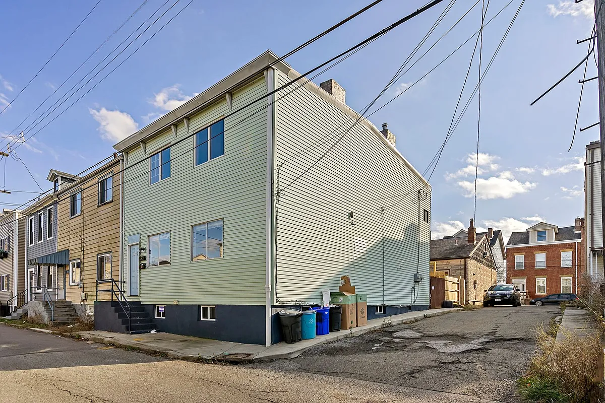 Building Photo - 1129 Brabec St