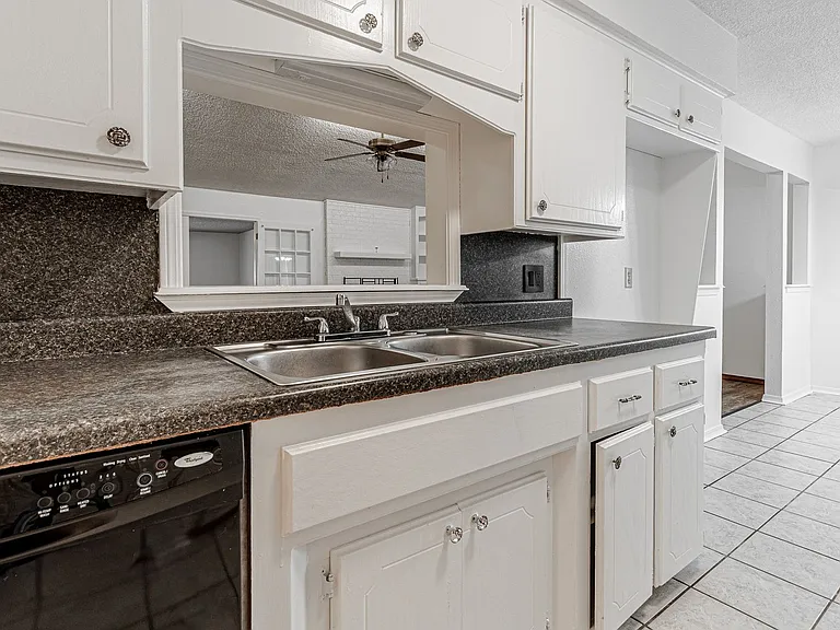 3808 Oakcliff Dr — Photo 8